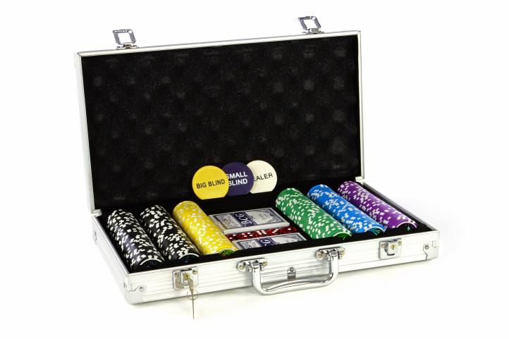 Pokerový set v praktickém kufříku ULTIMATE, 300 žetonů