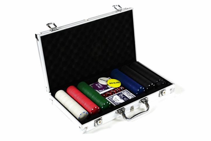 Set poker cu 300 de jetoane și accesorii