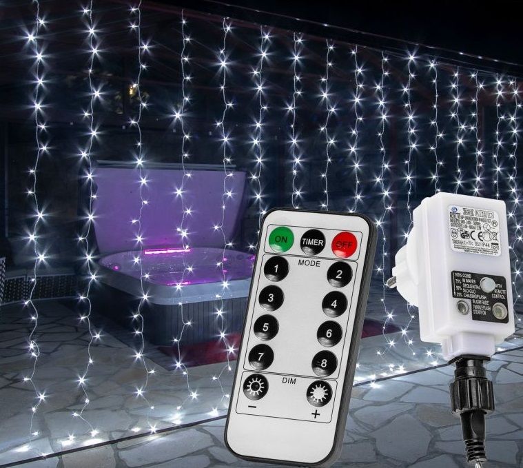 Vánoční světelný závěs - 6x3 m, 600 LED, studeně bílý