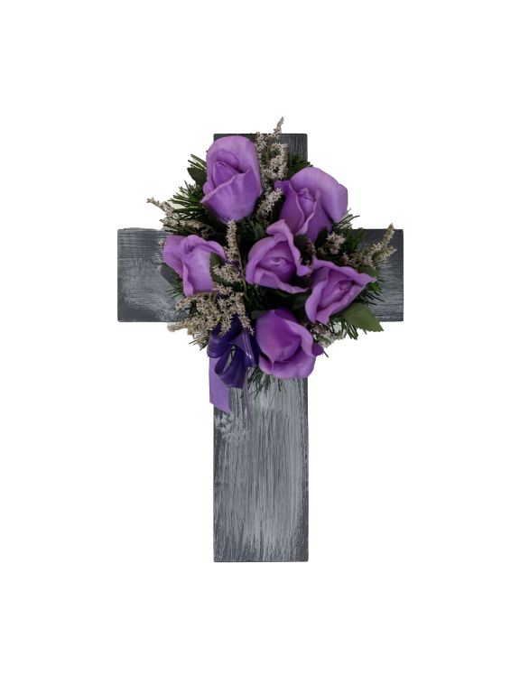 Kříž s umělou květinou ve fialové barvě, 40 x 26 x 17 cm