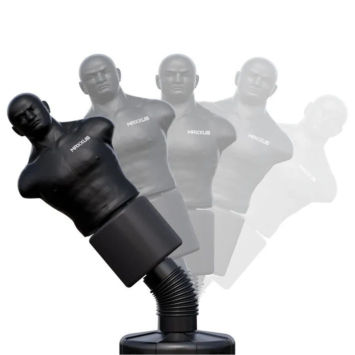 Stojací boxovací figurína s pružným systémem FLEX ukazující naklánění torza do stran a návrat do výchozí polohy