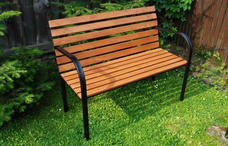 Parková lavice dřevěná s železnou kostrou
